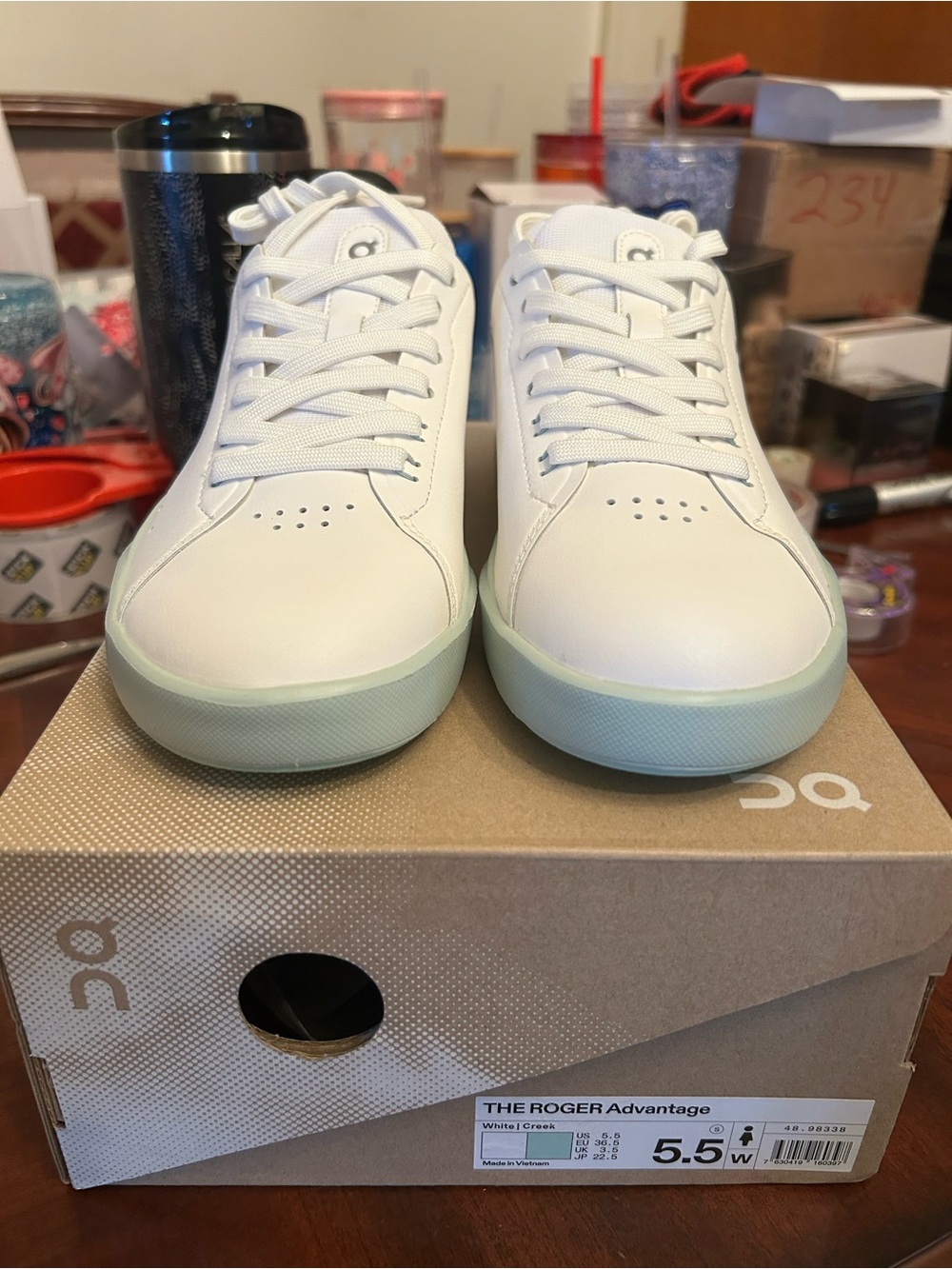 On Running The Roger Advantage Women’s Athletic Shoes in White/Creek